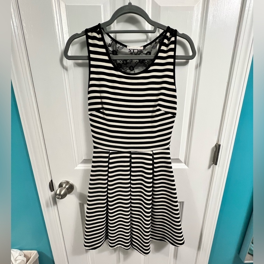 STITCH FIX Le Lis Tessa Lace Detail Dress